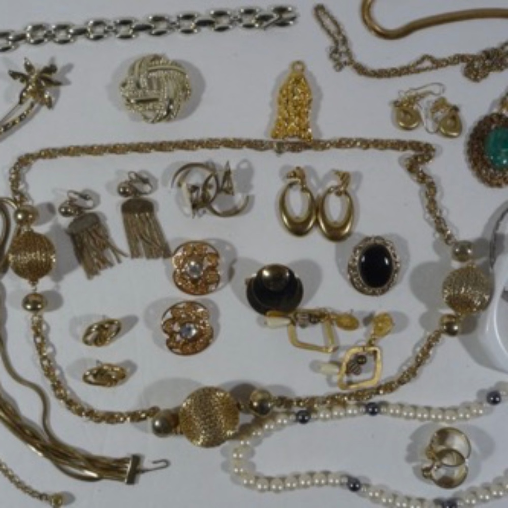 Vintage Lot 7/24 Signed Costume Jewelry Goldstones